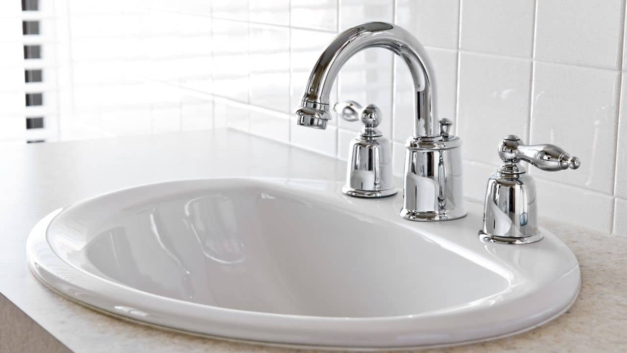 copper-faucet-white-sink